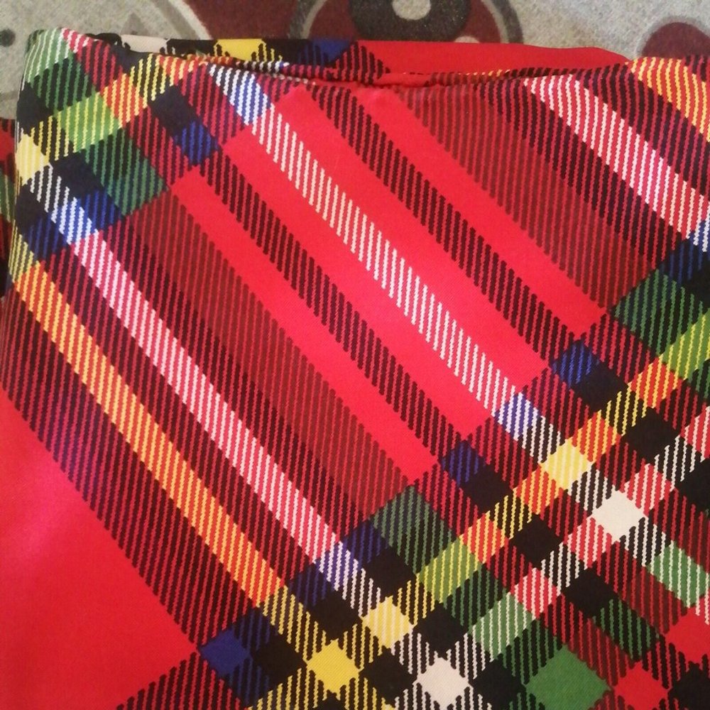 DUNEDIN Red Plaids & Checks Silk Scarf 31"/31,5" EX COND - Picture 4 of 8